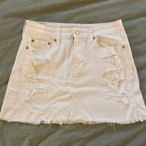 AMERICAN EAGLE WHITE MINI SKIRT